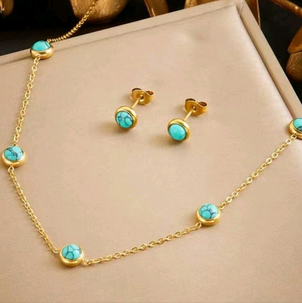 BRAND NEW ** Beautiful Necklace and Earring Set